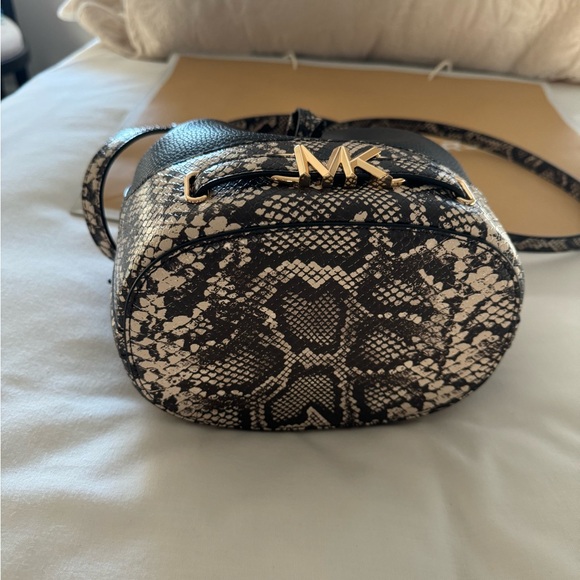 Michael Kors Black Bucket Bag NWOT - Picture 6 of 11